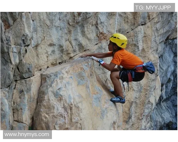 攀岩新手必看：全面解析攀岩技巧与安全意识的入门指南